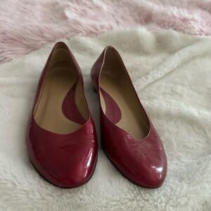 Chic Women's Burgundy Flats